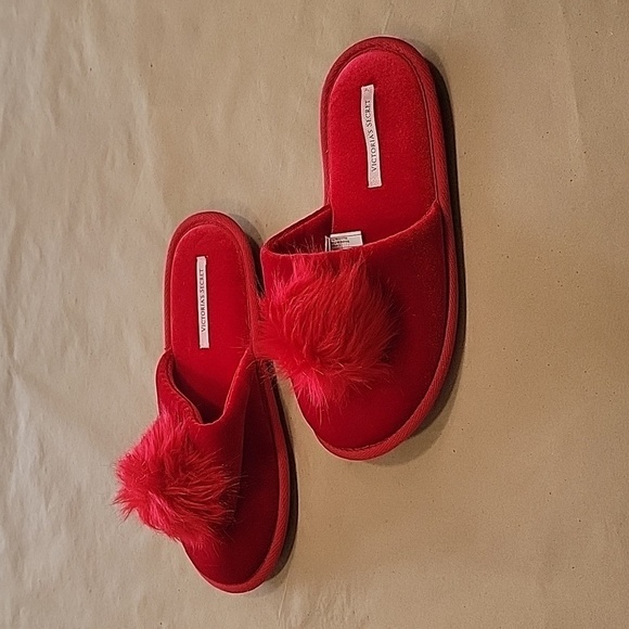 Victoria’s Secret Size M Red Slide On Slippers with Fuzzy Pom Pom, NWOT - Picture 6 of 6
